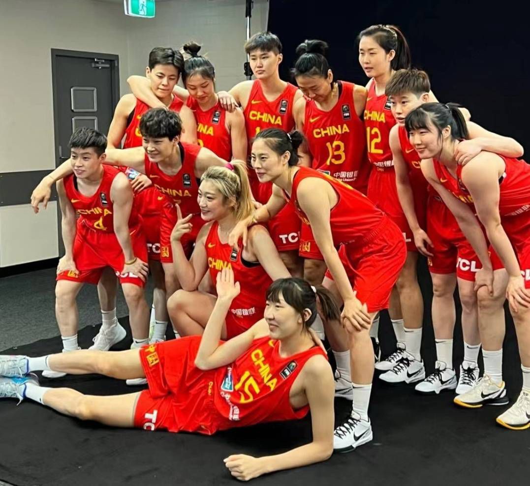 国米正在关注罗贝托，他们已经通过中间人向球员表达了兴趣，巴萨方面还没有决定是否和球员续约，但无意冬窗低价出售罗贝托。